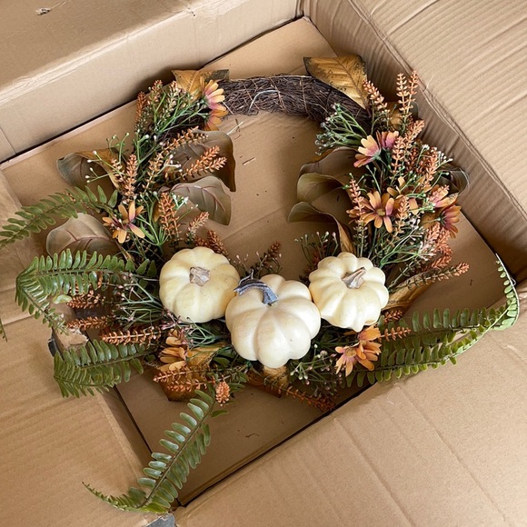 Home Reflections Crescent Harvest Wreath - Picture 2 of 5
